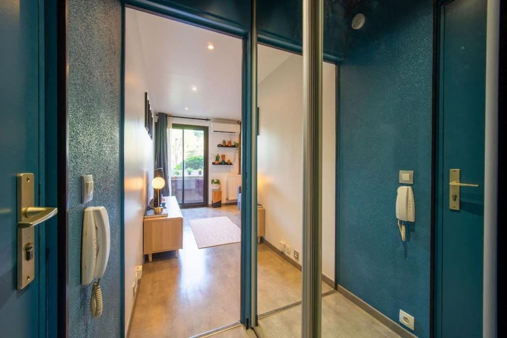 Air-Conditioned Apartment With Private Parking Марсилия Екстериор снимка